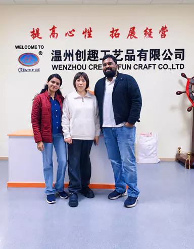 Os compradores inspecionaram o local da fábrica da Wenzhou Create Fun Craft Co., Ltd.